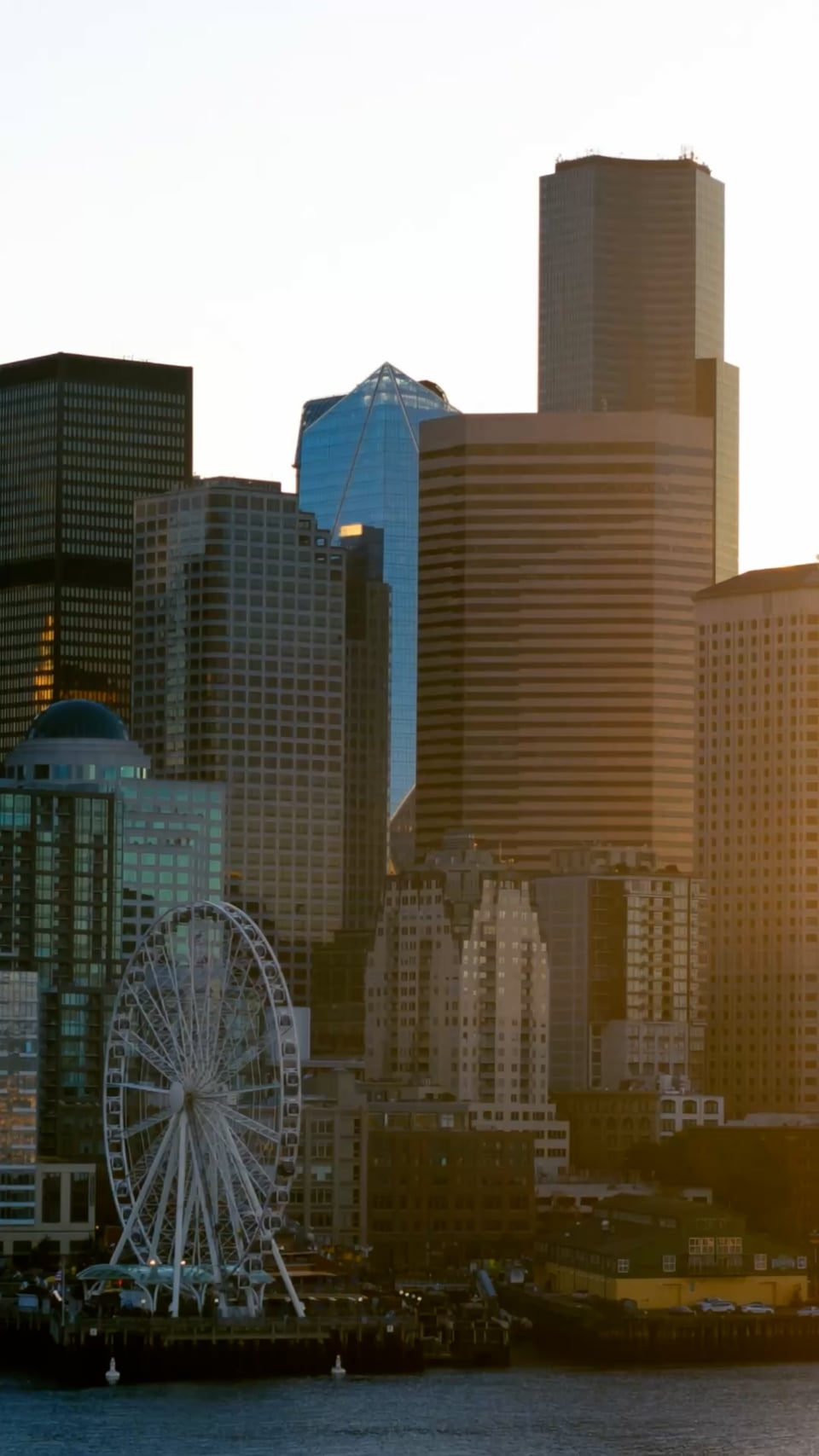 Snappy, sharp aerial flow of downtown Seattle